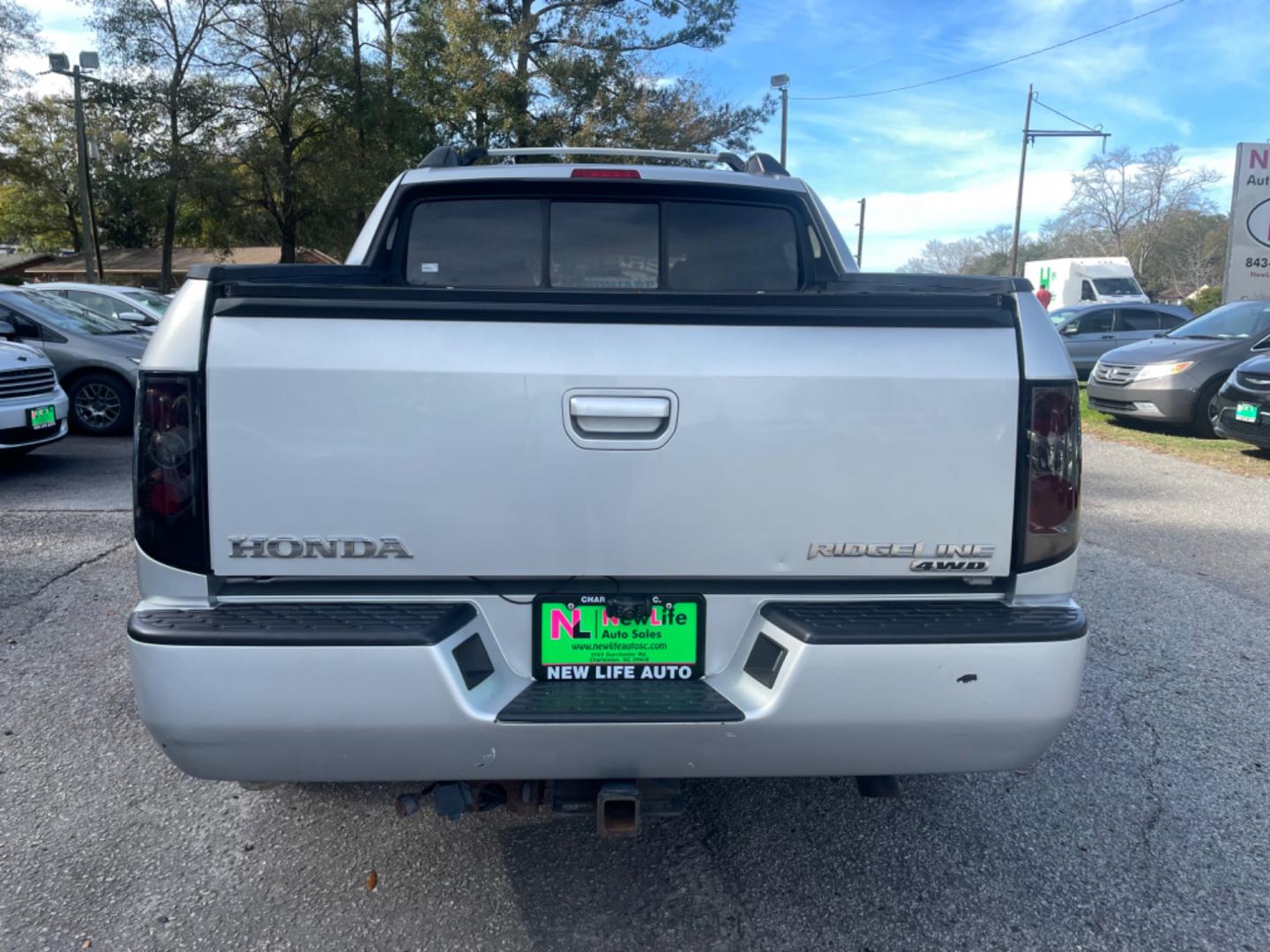 2007 SILVER HONDA RIDGELINE RTS (2HJYK16467H) with an 3.5L engine, Automatic transmission, located at 5103 Dorchester Rd., Charleston, SC, 29418-5607, (843) 767-1122, 36.245171, -115.228050 - Clean & Spacious Interior with 6-Disc CD/AUX/Sat, Dual Climate Control, Power Everything (windows, locks, seats, mirrors), All-weather Mats, Keyless Entry, Tow Package, Alloy Wheels. Clean CarFax (no accidents reported!) Local Trade-in!! 146k miles Located at New Life Auto Sales! 2023 WINNER for Po - Photo#5